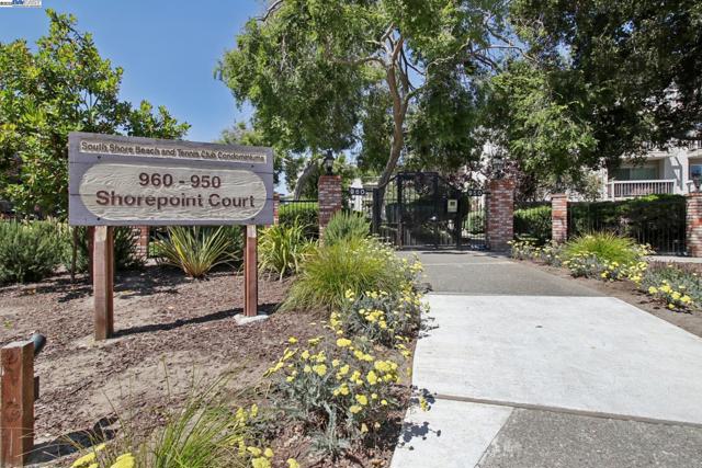 950 Shorepoint Ct, Alameda CA: https://media.crmls.org/mediaz/2bafafc2-06ac-44d9-bbca-7a07b421a83b.jpg