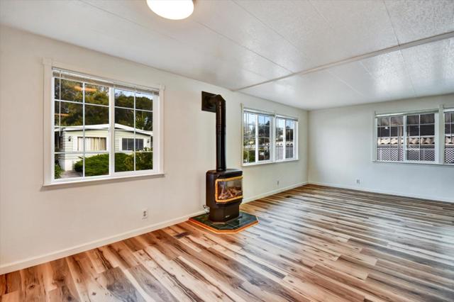 17 Pepperwood Way, Soquel CA: https://media.crmls.org/mediaz/2bb00cd5-ebcd-4a5b-b9e1-211accfc5bd7.jpg