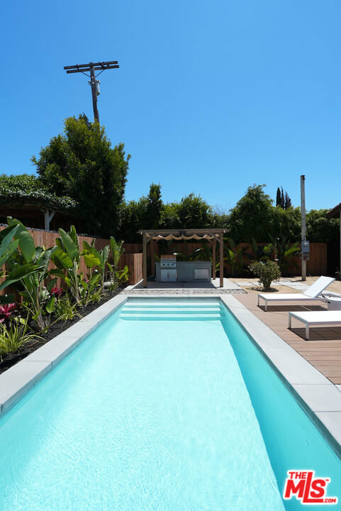 4936 Coolidge Avenue, Culver City CA: https://media.crmls.org/mediaz/2bb00dff-b283-4736-a43e-b072d76f9ba6.jpg