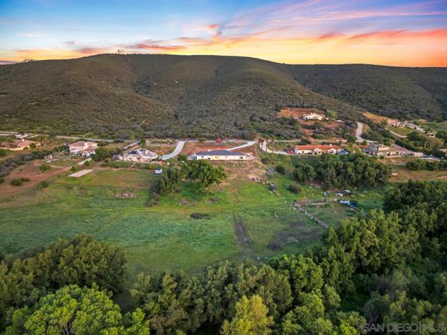 22916 Tombill Rd, Ramona CA: https://media.crmls.org/mediaz/2bb057fd-9119-44cc-89bd-6f098f94ee1d.jpg