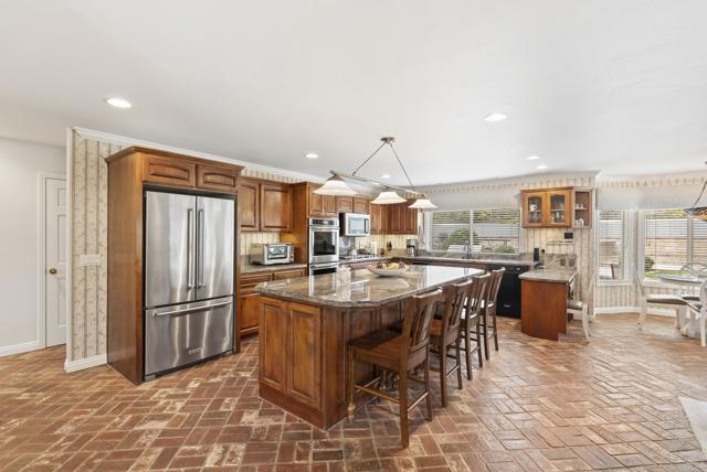 11984 Paseo Fuerte, El Cajon CA: https://media.crmls.org/mediaz/2bb18b84-d295-4cf7-b6cc-535db61d52bb.jpg