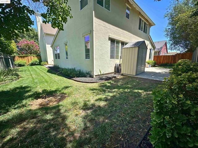 1327 Remington Ct, Tracy CA: https://media.crmls.org/mediaz/2bb280ff-b738-4b81-a8d8-cb99e956b62f.jpg