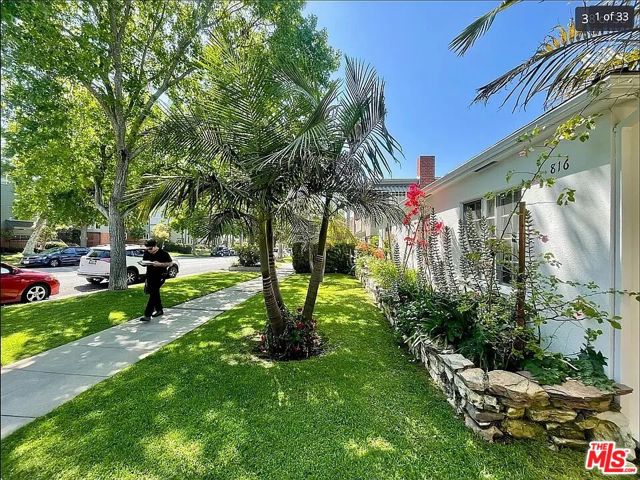 816 17th Street, Santa Monica CA: https://media.crmls.org/mediaz/2bb2d8ce-2a8e-43ff-a7c2-3a544781c2da.jpg
