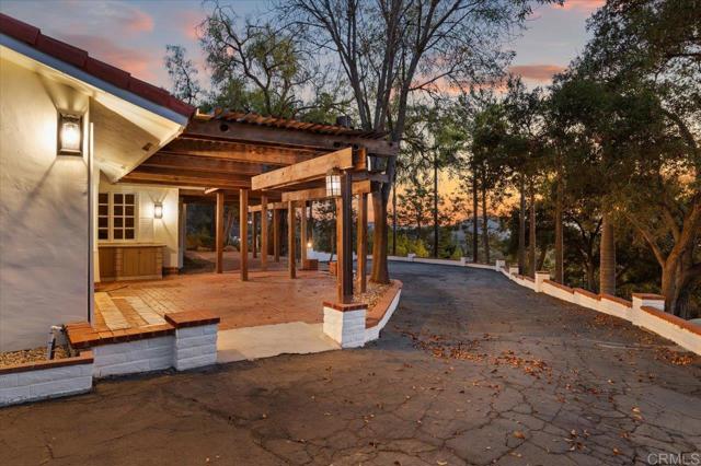 Image 7 of 54 For 748 Old Oak Ridge