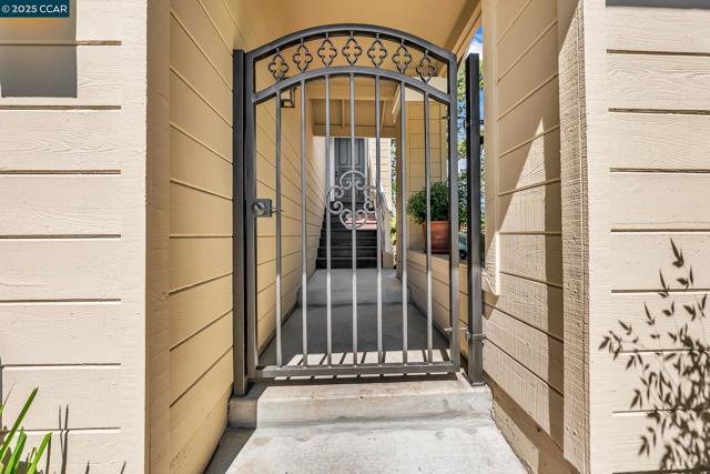 1618 Brush Creek Place, Danville CA: https://media.crmls.org/mediaz/2bb43b56-8f1c-4b60-a38b-f1ffd6de5935.jpg