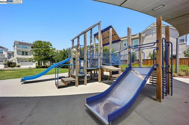 8360 Marine Way, Newark CA: https://media.crmls.org/mediaz/2bb462ad-a7f1-4d04-8756-db83d02e9f6d.jpg