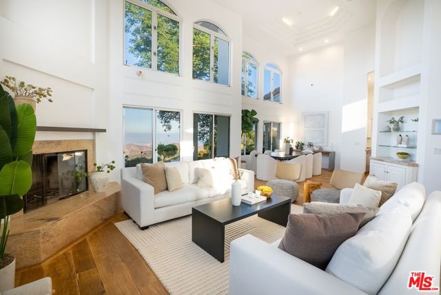 21965 Saddle Peak Road, Topanga CA: https://media.crmls.org/mediaz/2bb47b64-b582-4fdc-9956-c60ab4b8642e.jpg