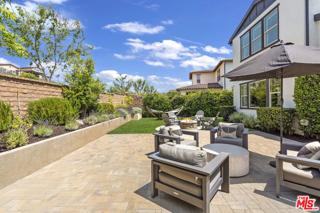 6 Alimon Street, Rancho Mission Viejo CA: https://media.crmls.org/mediaz/2bb4fd59-e0e4-442b-b9ba-d6761bb7a8a5.jpg