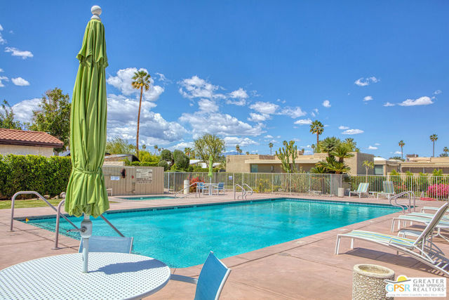 70120 Frank Sinatra Drive, Rancho Mirage CA: https://media.crmls.org/mediaz/2bb503b9-6c7b-4963-84f1-15052bb57247.jpg