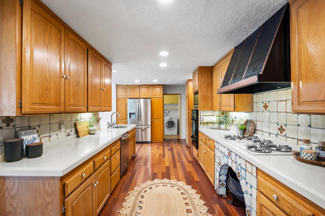 5324 Felice Place, Woodland Hills CA: https://media.crmls.org/mediaz/2bb56e16-2c47-471d-9da0-b84ef4680d00.jpg
