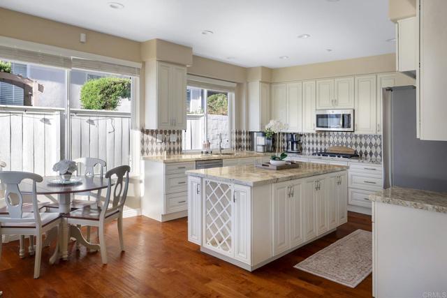 2385 Old Ranch Road, Escondido CA: https://media.crmls.org/mediaz/2bb5c683-1c72-4eb4-9f15-f3d2c995f615.jpg