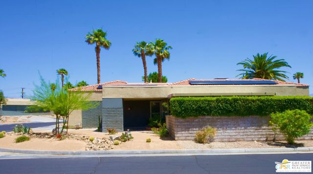 1533 N Sunflower Court, Palm Springs CA: https://media.crmls.org/mediaz/2bb61e32-c735-459c-b844-cb911e14d89c.jpg
