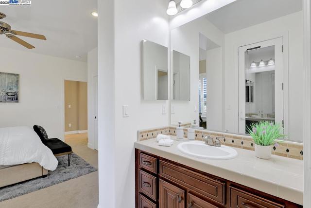 1037 Sunset Creek Ln, Pleasanton CA: https://media.crmls.org/mediaz/2bb63d26-285d-43f2-970d-785d7b10cfa4.jpg