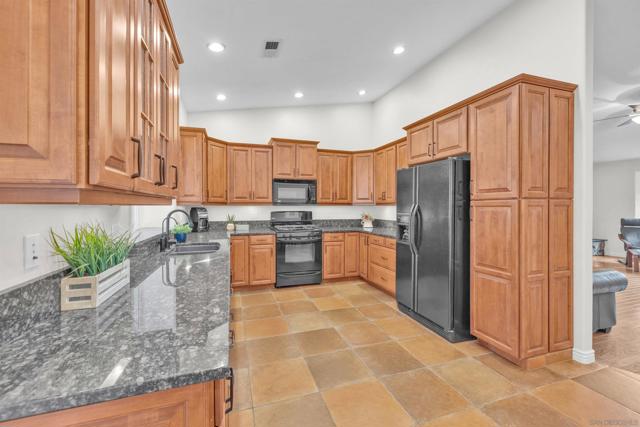 23540 Oriente Way, Ramona CA: https://media.crmls.org/mediaz/2bb662c8-e3e7-447d-bf81-7fa31c102dcd.jpg