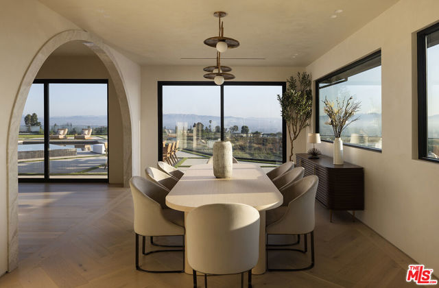 16401 Mulholland Drive, Los Angeles CA: https://media.crmls.org/mediaz/2bb6666c-7f8a-4567-8c07-51e66a0b5165.jpg