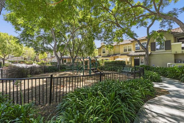 Detail Gallery Image 32 of 38 For 6084 Citracado Cir, Carlsbad,  CA 92009 - 3 Beds | 2/1 Baths