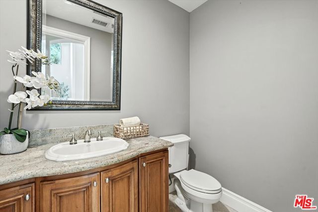 3200 Elm Avenue, Manhattan Beach CA: https://media.crmls.org/mediaz/2bb75f81-bd3c-4455-bbf2-d5701ba954ec.jpg