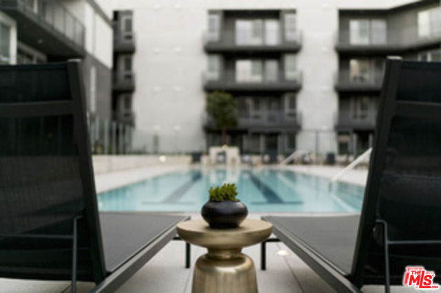 3425 W OLIVE Avenue, Burbank CA: https://media.crmls.org/mediaz/2bb77237-d3b1-4138-ad7b-c05d429a3286.jpg