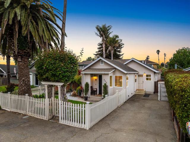 509 36th Avenue, Santa Cruz CA: https://media.crmls.org/mediaz/2bb7a8bc-2563-4697-8b7e-92db7a533517.jpg