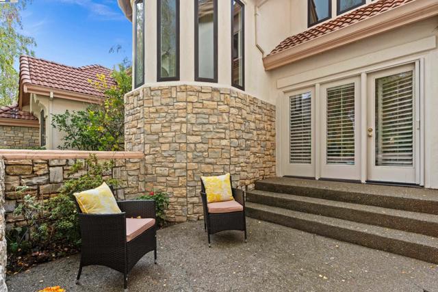 3146 Blackhawk Meadow Dr, Danville CA: https://media.crmls.org/mediaz/2bb7ba3a-c7e7-428a-ad84-e655cd1b4bd3.jpg