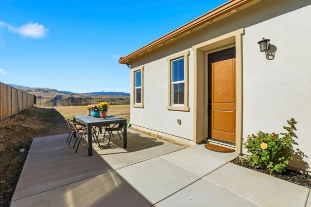 208 Luna Way, Hollister CA: https://media.crmls.org/mediaz/2bb7d045-0757-4d34-a70c-a6a951745a31.jpg