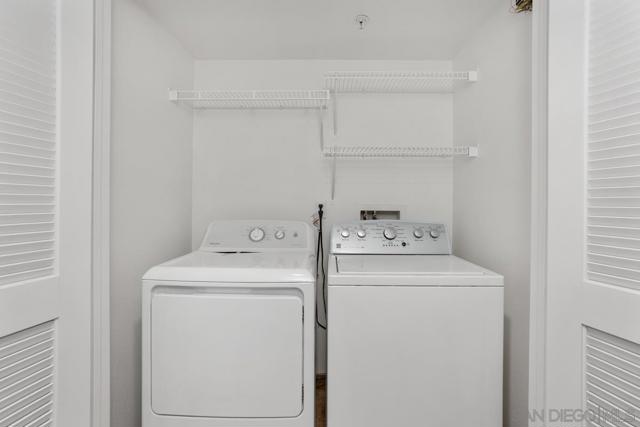 4007 Bluff View Way, Carlsbad CA: https://media.crmls.org/mediaz/2bb931dd-a4a5-4333-9074-edcee04ecd1a.jpg