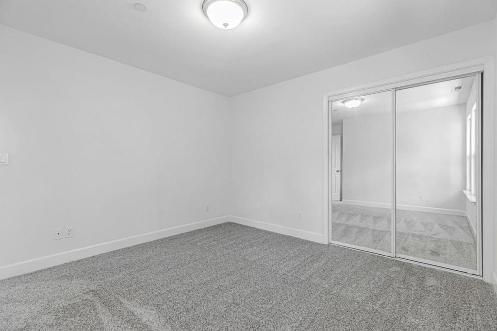 https://media.crmls.org/mediaz/2bb935c5-b6c0-47a0-9773-a586671bb512.jpg?preset=X-Large