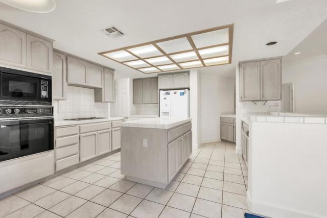 9440 Medstead Way, Elk Grove CA: https://media.crmls.org/mediaz/2bb941ed-282a-4138-b7dc-1955813dc916.jpg