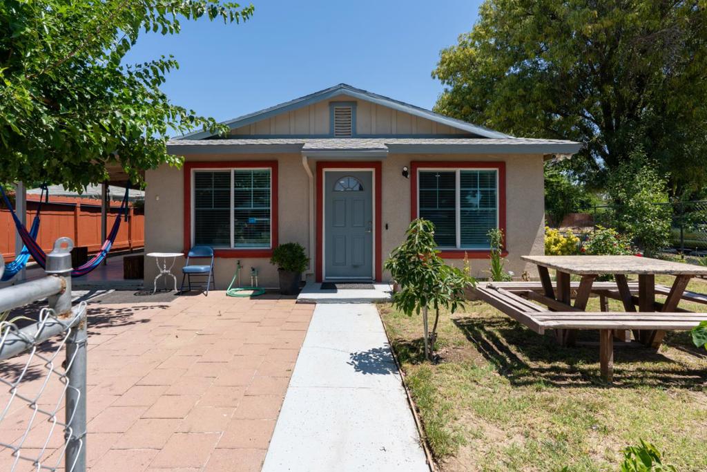 1005 W 8th Street