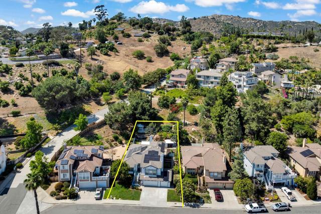2106 Laura Dr, Escondido CA: https://media.crmls.org/mediaz/2bb9ba6d-1f76-4884-b049-bdc2b048b156.jpg