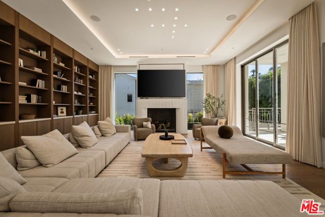 6 Bed Home for Sale in Los Angeles, California