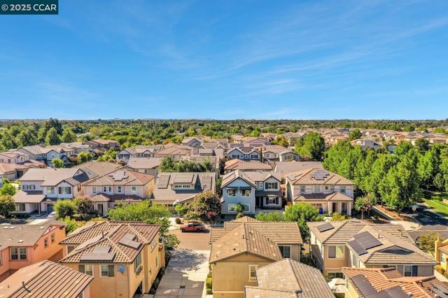 330 Pacifica Dr, Brentwood CA: https://media.crmls.org/mediaz/2bba5ff8-8544-4596-9a40-698e8ce89b4e.jpg