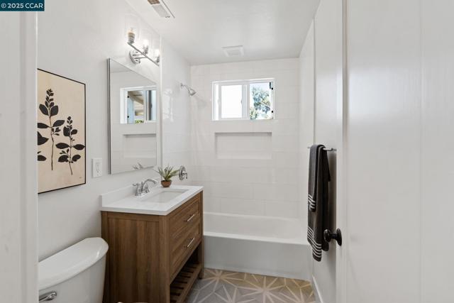 197 Hazel Dr, Pleasant Hill CA: https://media.crmls.org/mediaz/2bba79d0-59da-4b2d-8fa7-2232af944491.jpg