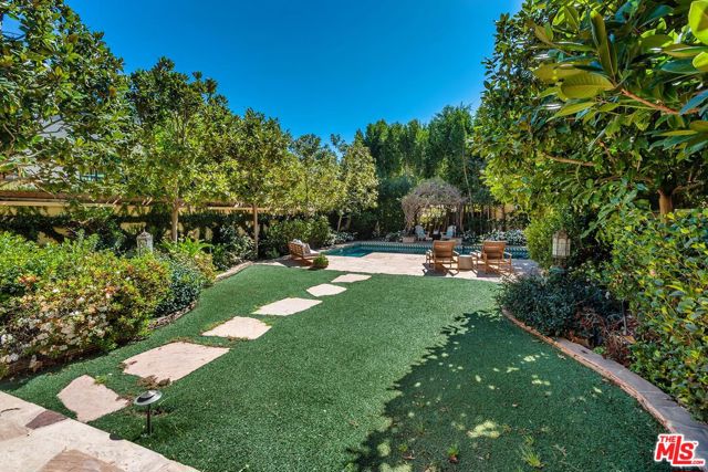 1549 Lindacrest Drive, Beverly Hills CA: https://media.crmls.org/mediaz/2bbb0315-7e45-42a4-a10f-8ec60a475420.jpg