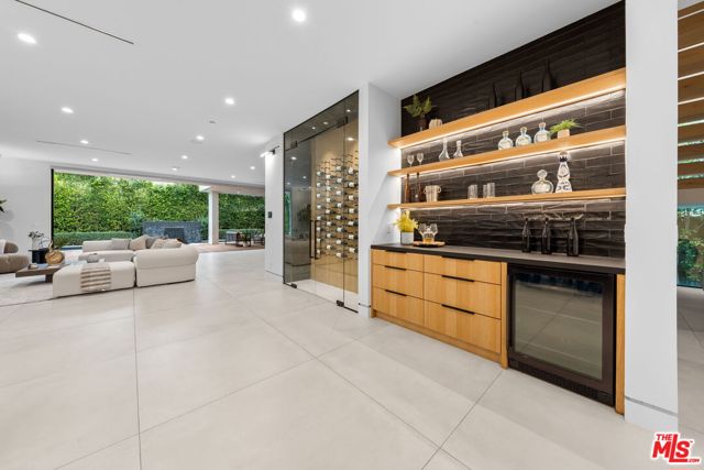 842 N Orange Grove Avenue, Los Angeles CA: https://media.crmls.org/mediaz/2bbb8ba8-f7b4-4f21-b7fe-3683c4564322.jpg