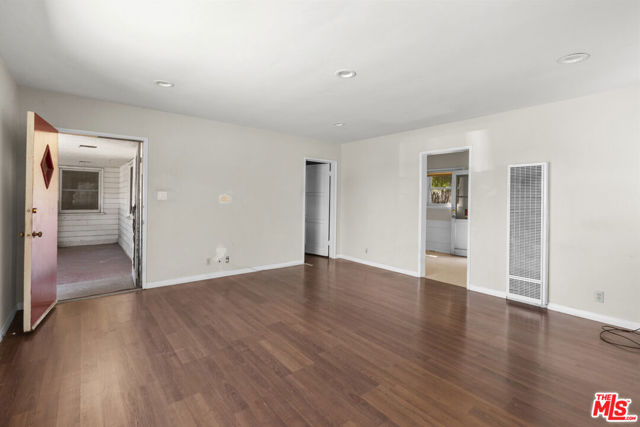 1344 N Parish Place, Burbank CA: https://media.crmls.org/mediaz/2bbbf138-0f38-4a2e-8d8b-f3d202addd1c.jpg