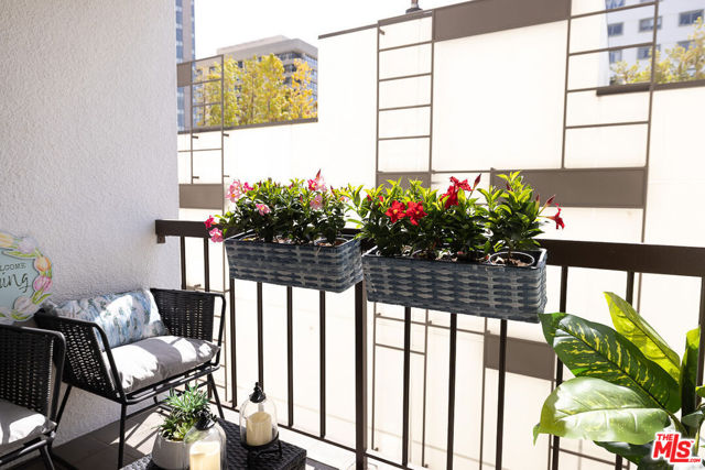 10751 Wilshire Boulevard, Los Angeles CA: https://media.crmls.org/mediaz/2bbc226a-9a9f-49ce-a7af-94e7c41c46b2.jpg