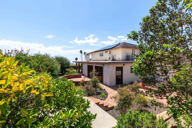 5353 Westknoll Dr, San Diego CA: https://media.crmls.org/mediaz/2bbc73b5-95cd-4a25-a463-183f78905394.jpg