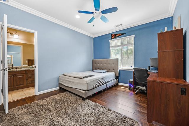 6232 Murdock Way, San Ramon CA: https://media.crmls.org/mediaz/2bbcb3ab-63cd-4540-b55b-abd3eca54d91.jpg