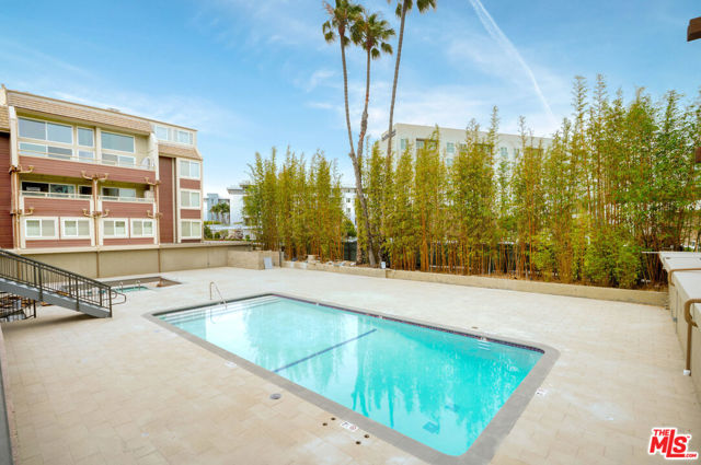 4250 Via Dolce, Marina del Rey CA: https://media.crmls.org/mediaz/2bbcf220-af88-4311-9620-4cca3275dd33.jpg