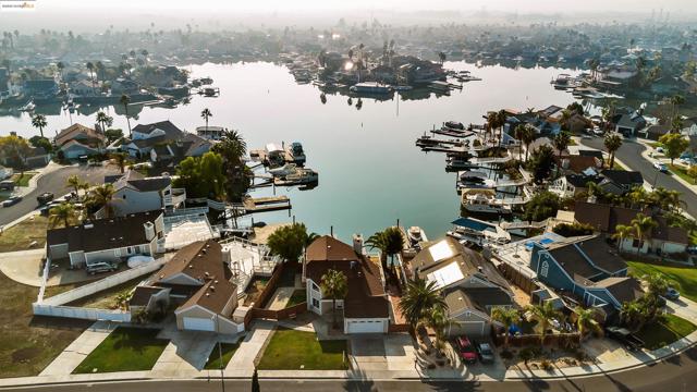 4730 Spinnaker Way, Discovery Bay CA: https://media.crmls.org/mediaz/2bbcf6c2-7b7a-4203-bc93-7e6776001d94.jpg