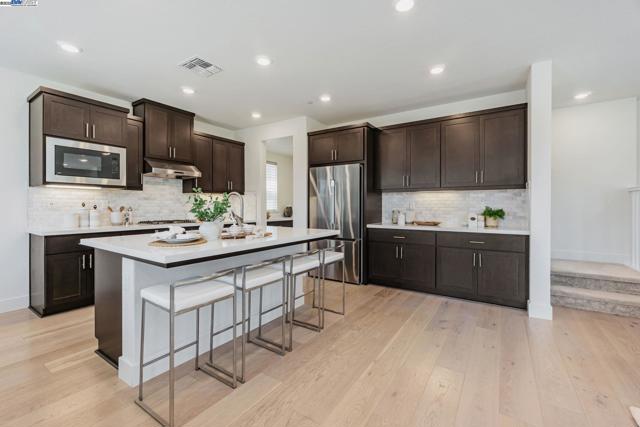 2002 Davoli Ct, San Ramon CA: https://media.crmls.org/mediaz/2bbd027a-dd70-4f55-9b55-81f76533638c.jpg