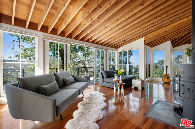 351 Wall Road, Napa CA: https://media.crmls.org/mediaz/2bbd6e4f-a516-4ab8-af68-75b2e72a7a34.jpg