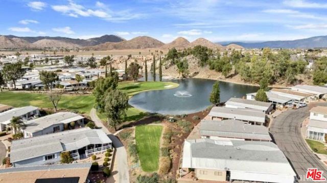 5001 W Florida Avenue, Hemet CA: https://media.crmls.org/mediaz/2bbd876f-415e-4aa6-930b-c4b5aa6fad45.jpg