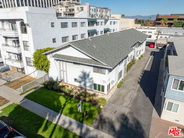 15207 Dickens Street photo 2