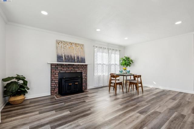 37107 Holly St, Fremont CA: https://media.crmls.org/mediaz/2bbdb455-15cf-445f-aa76-d29c3d0eafa6.jpg
