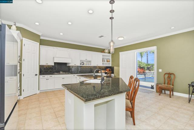 Image 11 of 38 For 2616 Sutter Street