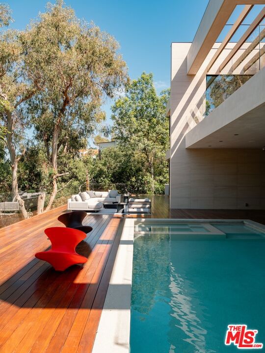 3748 Berry Drive, Studio City CA: https://media.crmls.org/mediaz/2bbe2015-0a4b-467a-8337-801883c4f1b5.jpg