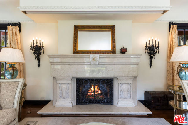 2086 S Oak Knoll Avenue, San Marino CA: https://media.crmls.org/mediaz/2bbf5dd5-72cb-47bd-a280-10ce8b4a0f60.jpg