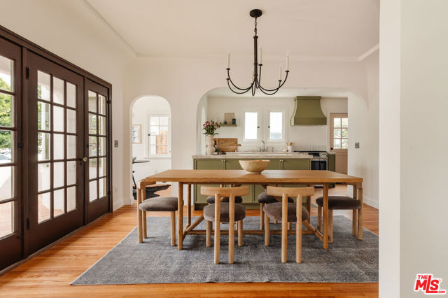 3029 S Norton Avenue, Los Angeles CA: https://media.crmls.org/mediaz/2bbfbe83-de07-42f9-aa73-8c91d747b716.jpg